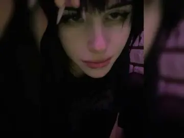 Emog1rl  live sex cam