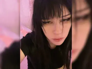 Emog1rl  live sex cam