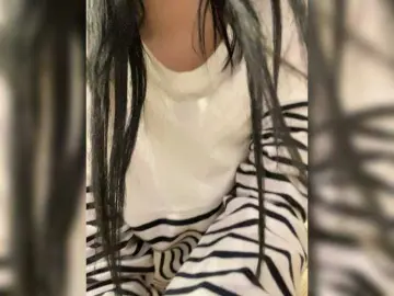 Emog1rl  live sex cam