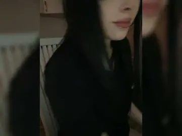 Emog1rl  live sex cam