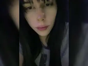 Emog1rl  live sex cam