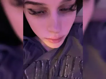 Emog1rl  live sex cam