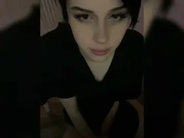 Emog1rl  live sex cam