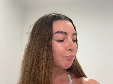 Sweetukcassie2  live sex cam