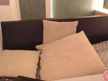 Miidnightt-Dessire  live sex cam