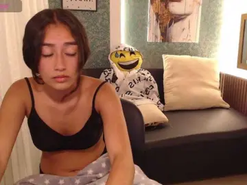 Miidnightt-Dessire  live sex cam