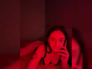 HiddenKittyLust  live sex cam