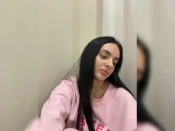 HiddenKittyLust  live sex cam