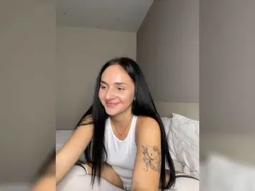 HiddenKittyLust  live sex cam