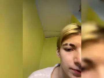 KristiFox  live sex cam