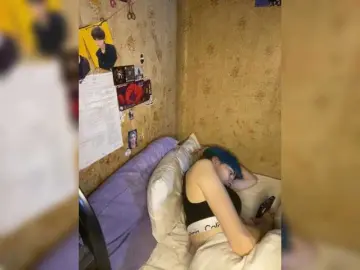 KristiFox  live sex cam