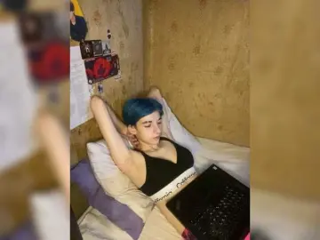 KristiFox  live sex cam