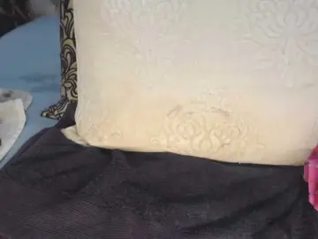 Juliesquirts  live sex cam