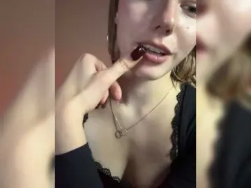 Kissi1111  live sex cam