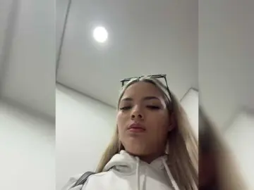 Aisha-engel  live sex cam
