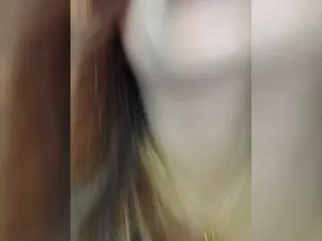 Doudou261  live sex cam