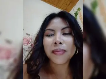 Doudou261  live sex cam