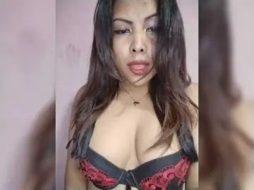 Doudou261  live sex cam