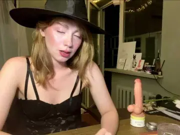 Oxana-3  live sex cam