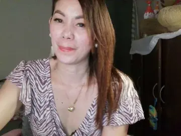 Xyzhoney69  live sex cam