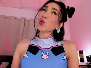 Divine-Madness  live sex cam