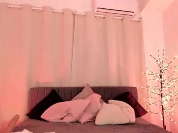 Divine-Madness  live sex cam