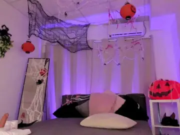 Divine-Madness  live sex cam