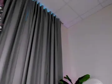 IceStrawberry  live sex cam