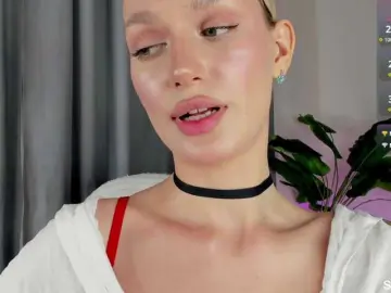 IceStrawberry  live sex cam