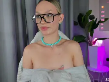 IceStrawberry  live sex cam