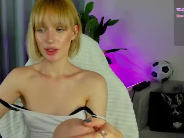 IceStrawberry  live sex cam