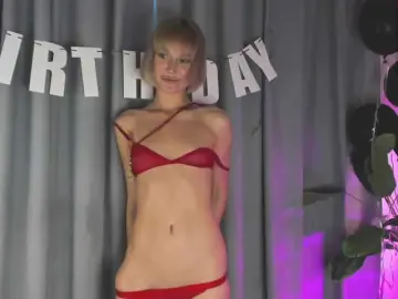IceStrawberry  live sex cam