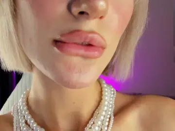IceStrawberry  live sex cam