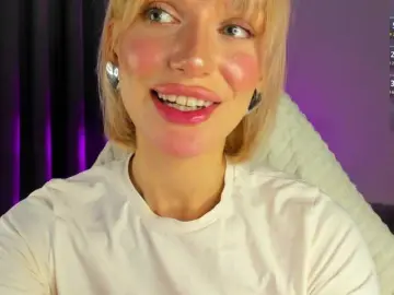 IceStrawberry  live sex cam