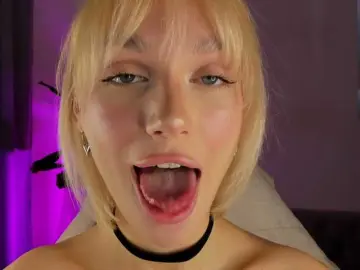 IceStrawberry  live sex cam