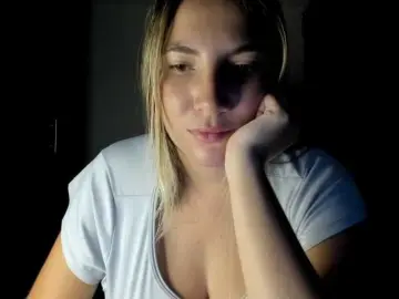 Samantha121  live sex cam