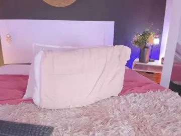 VioletPaket  live sex cam
