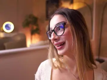 MaddieBryggs  live sex cam