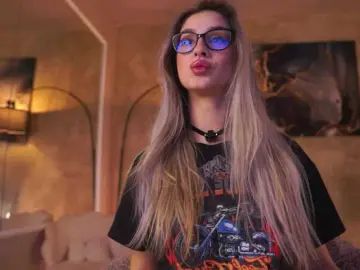 MaddieBryggs  live sex cam