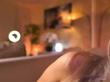 MaddieBryggs  live sex cam