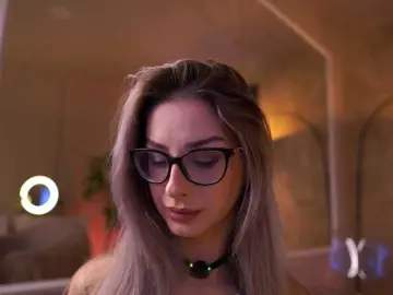 MaddieBryggs  live sex cam