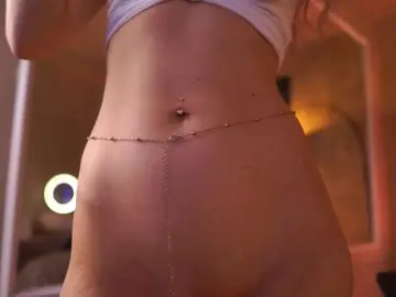 MaddieBryggs  live sex cam