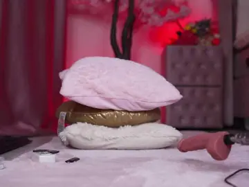 Emmagoddess  live sex cam