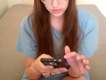 Mikkirsan1  live sex cam