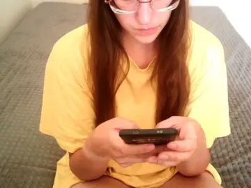 Mikkirsan1  live sex cam