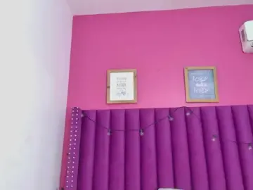 Skinnyprinces  live sex cam