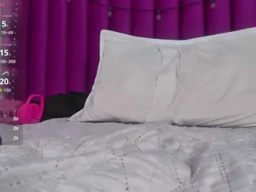 Skinnyprinces  live sex cam