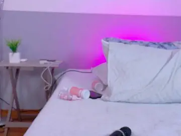 Skinnyprinces  live sex cam