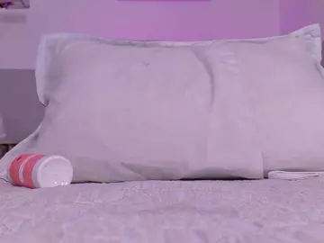 Skinnyprinces  live sex cam