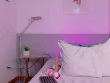 Skinnyprinces  live sex cam